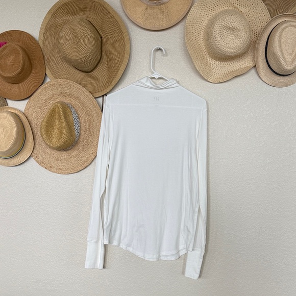 GAP Classic White Long Sleeve Feather Turtleneck Women's Top, Size XL Tall - Picture 3 of 9